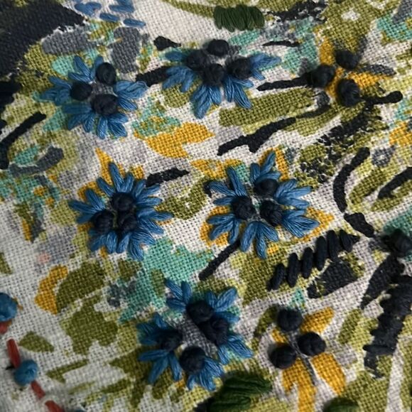 Cynthia Rowley rabbit print with embroidered flowers table runner - Picture 8 of 9